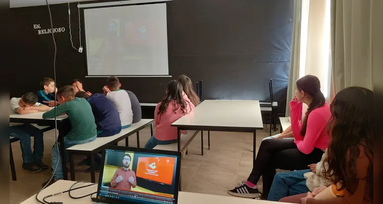 Confira a série de registros do trabalho com os alunos em vários momentos.