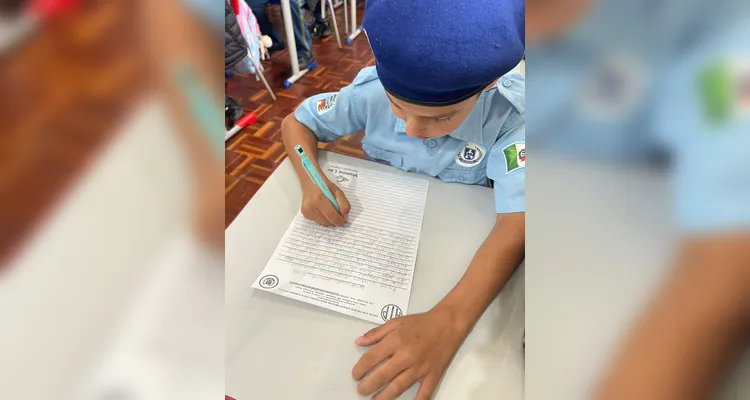 A turma realizou variadas atividades, como o registro dos novos aprendizados, a busca por identificar o processo de separação de resíduos na escola e uma conversa com uma professora de outra turma.