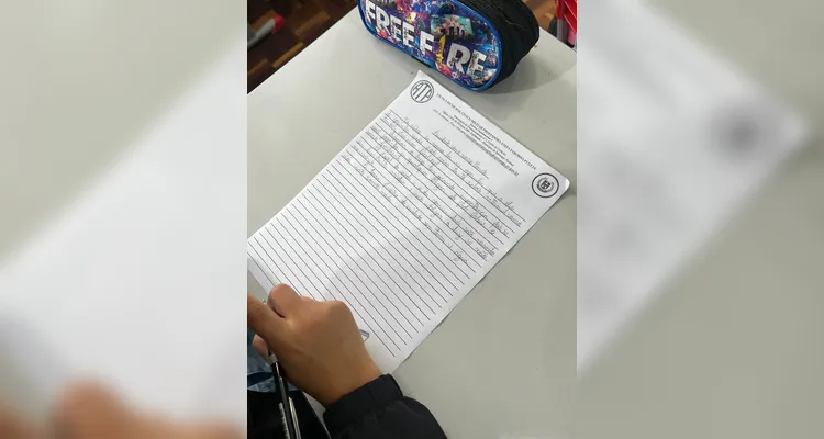 A turma realizou variadas atividades, como o registro dos novos aprendizados, a busca por identificar o processo de separação de resíduos na escola e uma conversa com uma professora de outra turma.