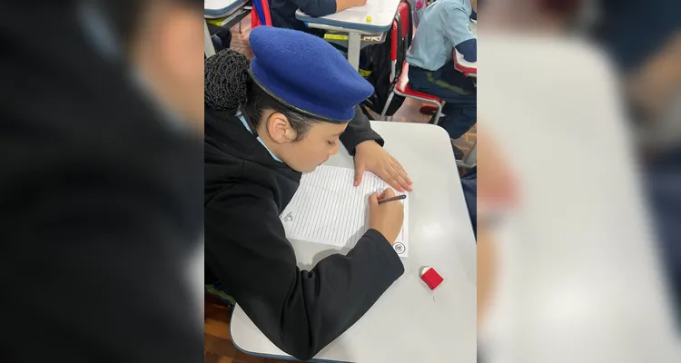 A turma realizou variadas atividades, como o registro dos novos aprendizados, a busca por identificar o processo de separação de resíduos na escola e uma conversa com uma professora de outra turma.