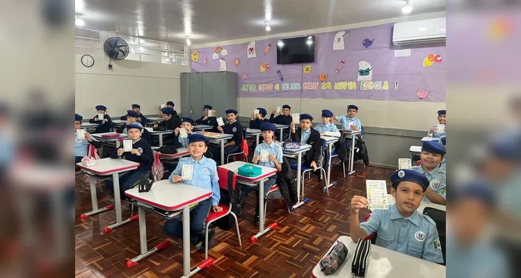 A turma realizou variadas atividades, como o registro dos novos aprendizados, a busca por identificar o processo de separação de resíduos na escola e uma conversa com uma professora de outra turma.