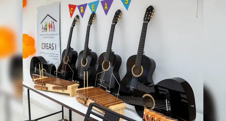 CREAS recebe instrumentos musicais para o Projeto Encontros Sonoros em PG