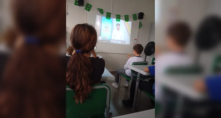 Veja a série de registros do trabalho em sala de aula.