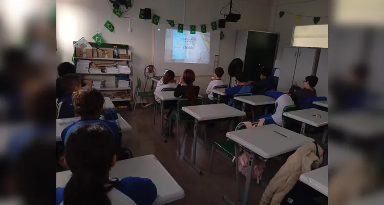 Veja a série de registros do trabalho em sala de aula.