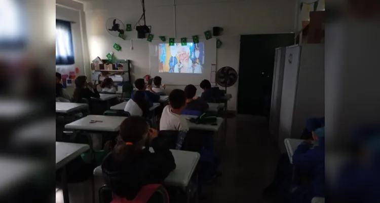 Veja a série de registros do trabalho em sala de aula.