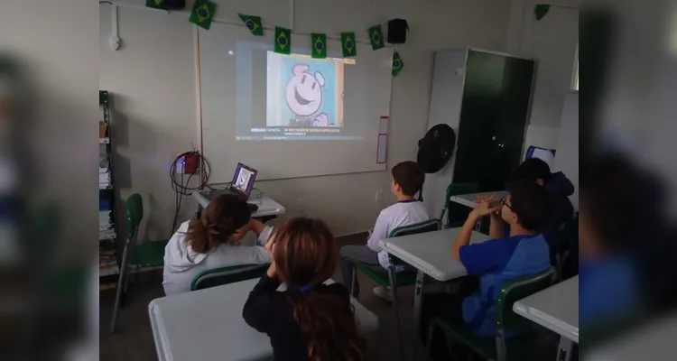 Veja a série de registros do trabalho em sala de aula.
