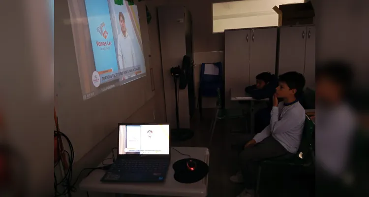 Veja a série de registros do trabalho em sala de aula.