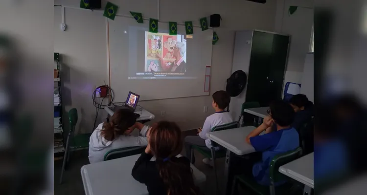 Veja a série de registros do trabalho em sala de aula.