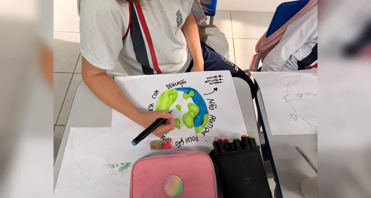Confira a série de registros do trabalho em sala de aula.