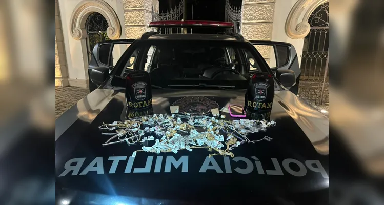 Joias roubadas de joalheria em shopping de Curitiba são recuperadas