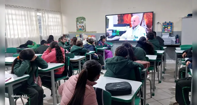Confira a série de registros do trabalho em sala de aula.