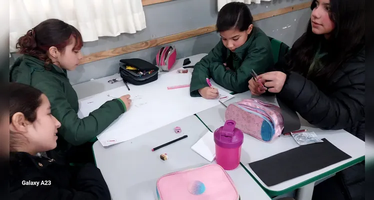 Confira a série de registros do trabalho em sala de aula.
