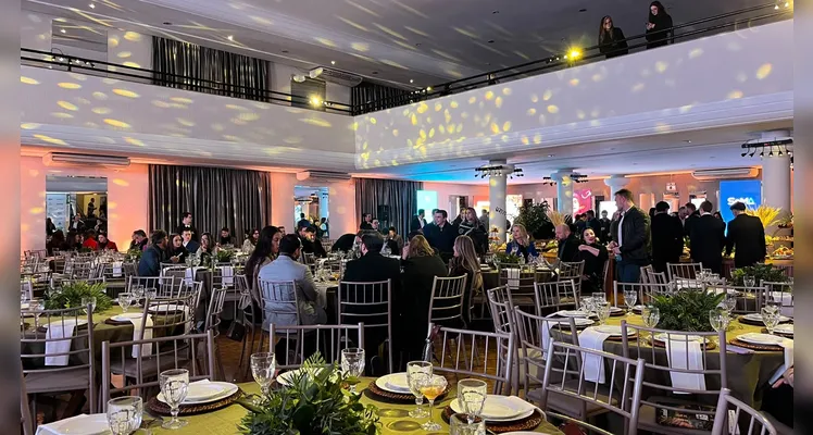 Lideranças participam do lançamento do anuário ‘Caminhos do Paraná’ em PG
