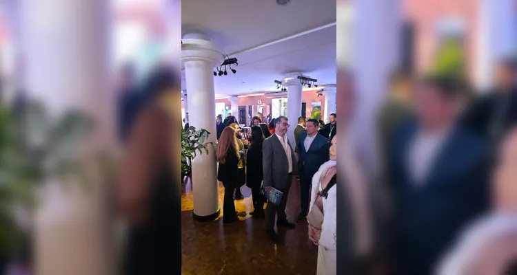 Empresários da região prestigiam lançamento do Anuário Caminhos do Paraná