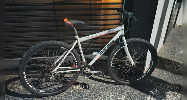 Ciclista fica ferido após colisão com caminhonete no Centro de PG
