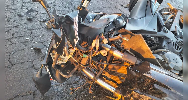 Motociclista fica ferido em colisão com carro no bairro Uvaranas em PG