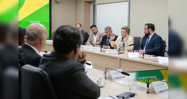 Elizabeth celebra acordo que permite transformar áreas de ferrovias desativadas