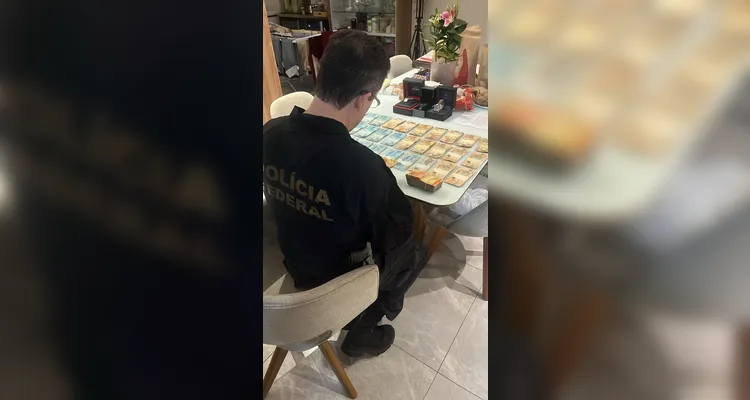 Polícia Federal deflagra Operação Adumbra contra contrabando e lavagem de dinheiro