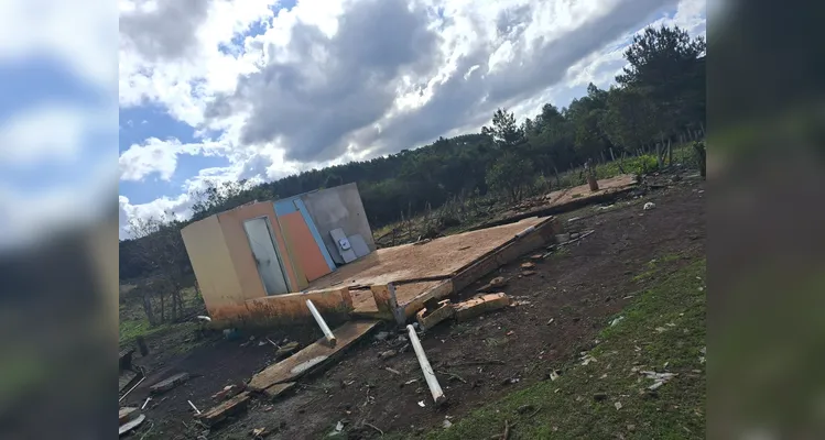 Tornado com ventos intensos atinge Reserva e causa destruição