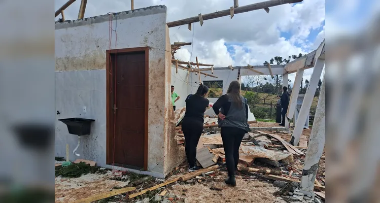 Tornado com ventos intensos atinge Reserva e causa destruição