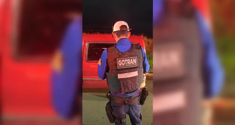 Operação prende motorista embriagado e flagra condutores sem CNH em PG