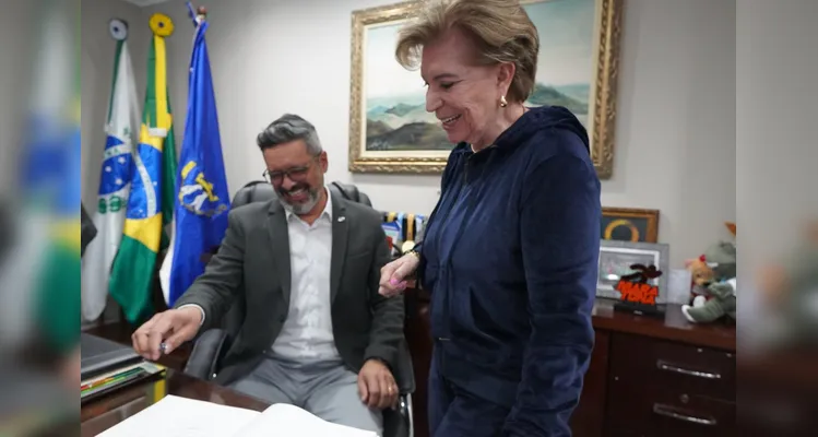 Transmissão do cargo contou com a presença de autoridades municipais