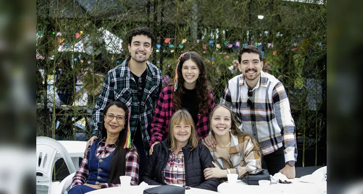 Arraiá do Ponta Lagoa reúne associados em dia de festa