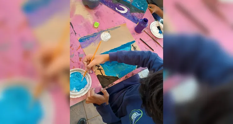 Alunos do General Osório visitam exposição de Marcelo Schimaneski em PG