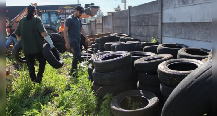 Ação de combate à dengue recolhe mais de mil pneus em Piraí do Sul