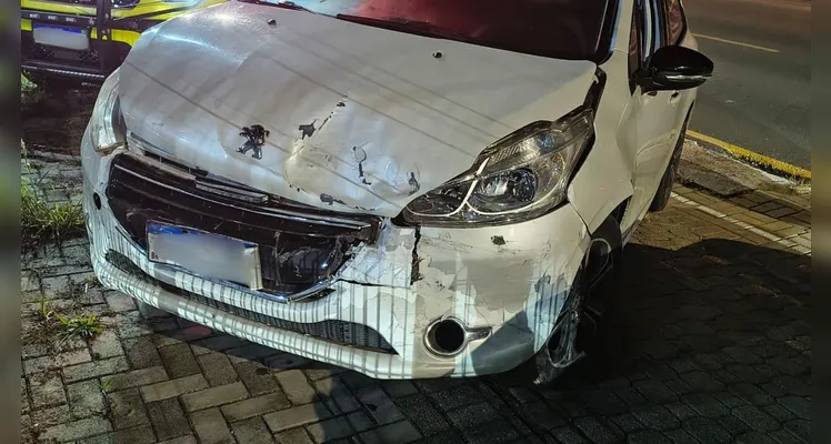 Motorista avança preferencial e causa acidente com três carros em PG