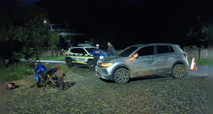 Tentativa de ultrapassagem termina em colisão e motorista ferida em Uvaranas