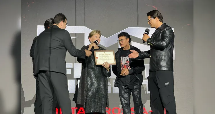 Prefeita Elizabeth Schmidt celebra FMS Fight Night em Ponta Grossa