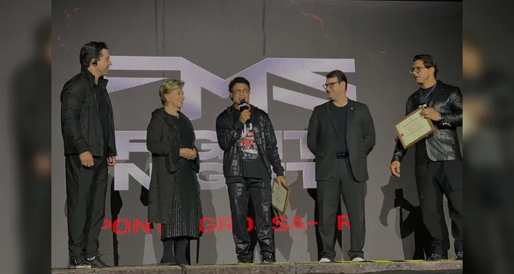 Prefeita Elizabeth Schmidt celebra FMS Fight Night em Ponta Grossa