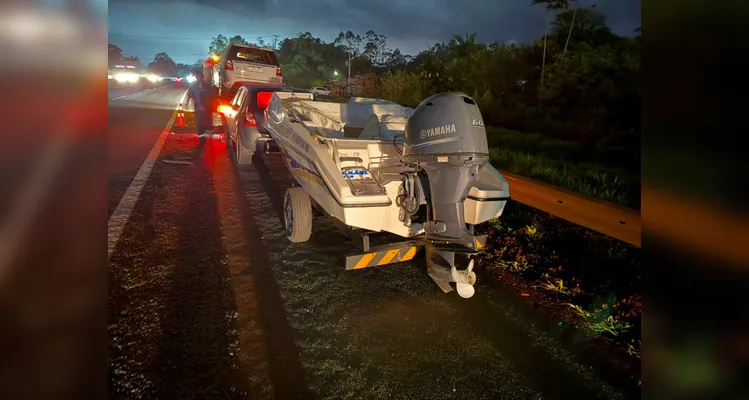 A lancha foi recuperada em Santa Catarina.