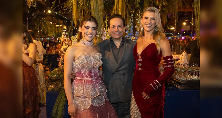 Manoela, este colunista e Monica