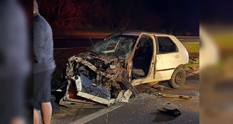 Motorista fica gravemente ferido após colidir com um caminhão na BR-376