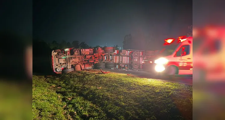 Motorista fica gravemente ferido após colidir com um caminhão na BR-376