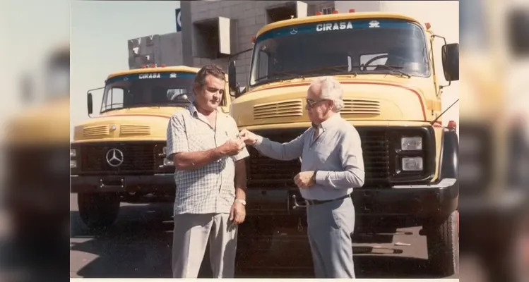 Homem de 96 anos ainda bate ponto na empresa onde foi contratado em 1950