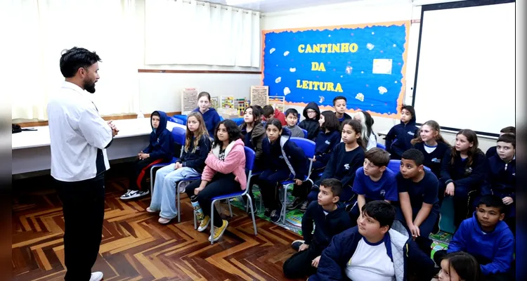 Praça Monteiro Lobato recebe apresentações gratuitas de teatro lambe-lambe