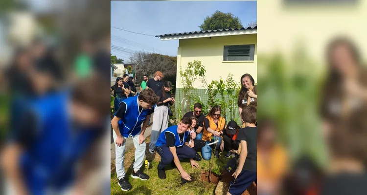 Plantio realizado na Escola Municipal Alda dos Santos Rebonato - Rio Verde. Imagem de propriedade da MKCOM