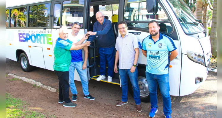 Veículos foram entregues para as áreas de Educação, Assistência Social e Esportes