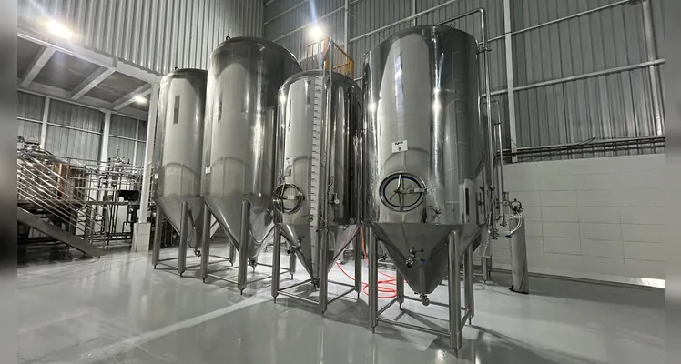 Koch Cervejaria inaugura novo espaço com música e sanduíche de costela em PG
