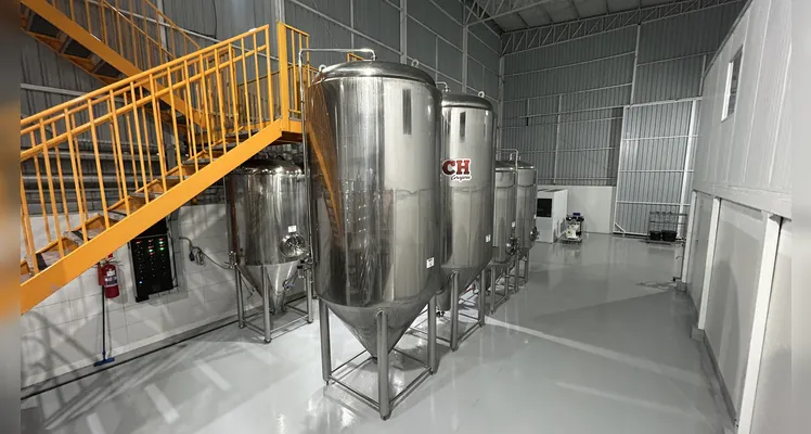 Koch Cervejaria inaugura novo espaço com música e sanduíche de costela em PG
