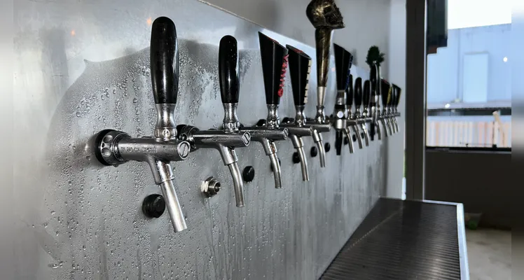 Koch Cervejaria inaugura novo espaço com música e sanduíche de costela em PG