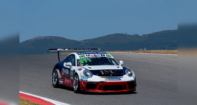 Piloto ponta-grossense estreia com vitória na Porsche Cup Brasil