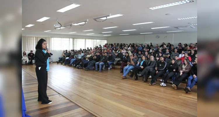Entre os assuntos abordados estão vigilância epidemiológica, legislação do setor e as atribuições de motoristas e monitores no dia a dia