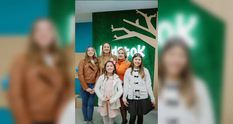 Thais Correia, Viviane Favretto, Larissa Correia, 
Melina Correia e Alice Mandalozzo Favretto