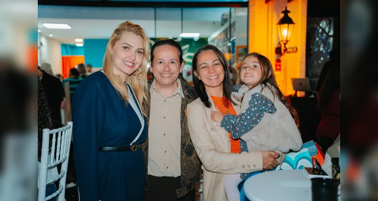Cynthia Sá Spósito, este colunista, Fernanda Rodrigues Vargas e a pequena Liz Maria