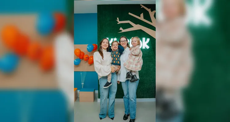 Milena Dallarmi Mendes e o seu filho Heitor e Thaísa Mendes Ariete e sua filha Giovana Mendes Ariete