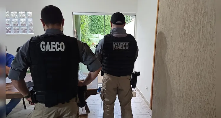 Gaeco cumpre mandados contra policiais rodoviários em Ponta Grossa
